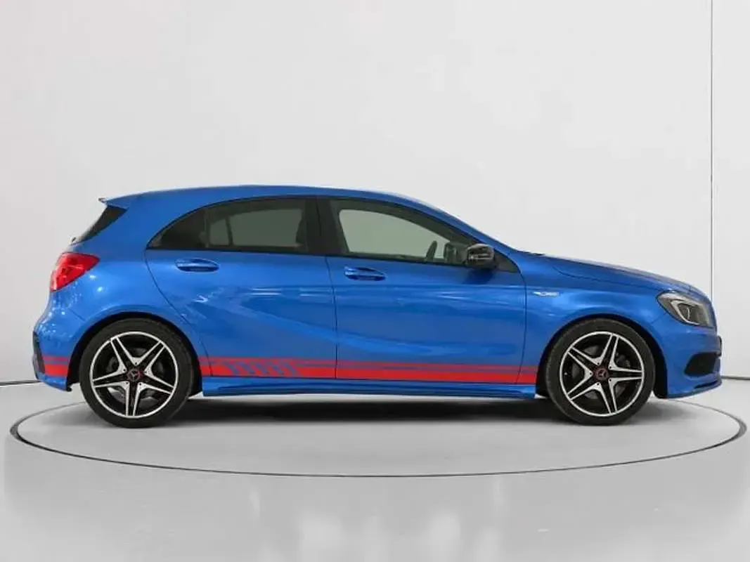 Usado Mercedes A220 AMG line 170 CV (125 kW) 2014 Azul Utilitario