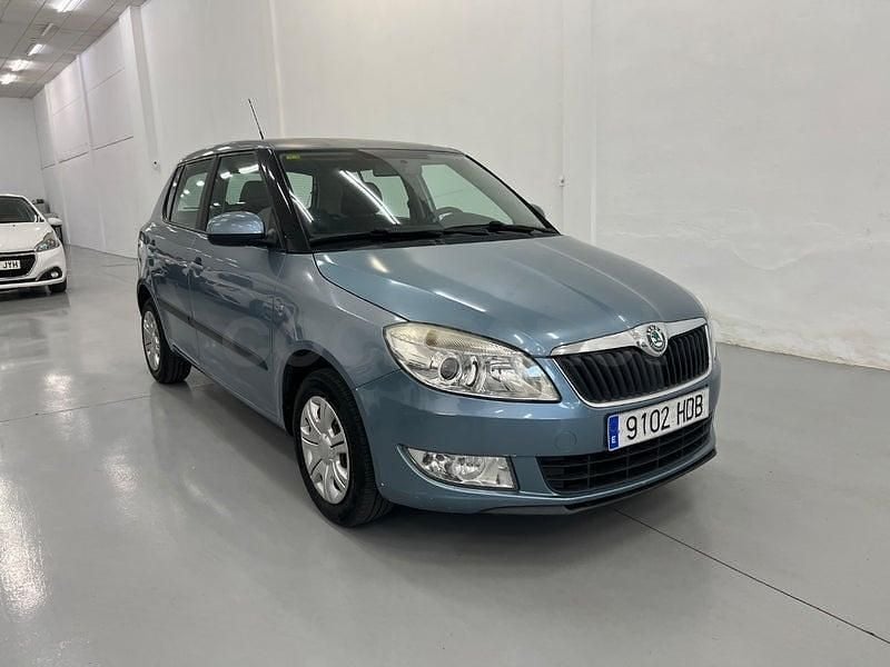 Usado Skoda Fabia Ambition 85 CV (62 kW) 2011 Azul Berlina