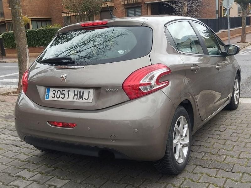 Używany Peugeot 208 Access 82 KM (60 kW) 2012 Beżowy Hatchback
