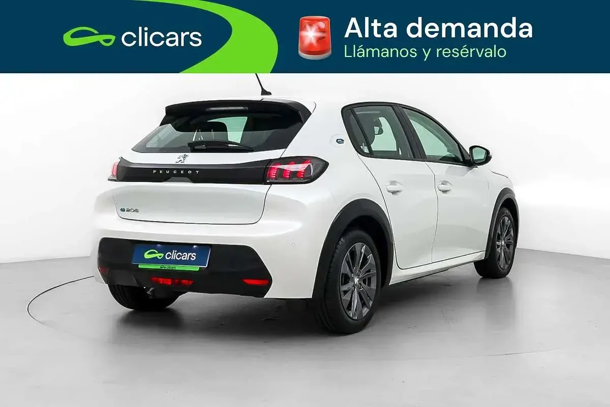 Usado Peugeot e-208 Allure 100 kW (136 CV) 2020 Blanco Utilitario