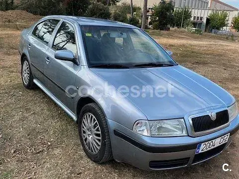 Usado Skoda Octavia 130 CV (95 kW) 2003 Gris / plata Familiar