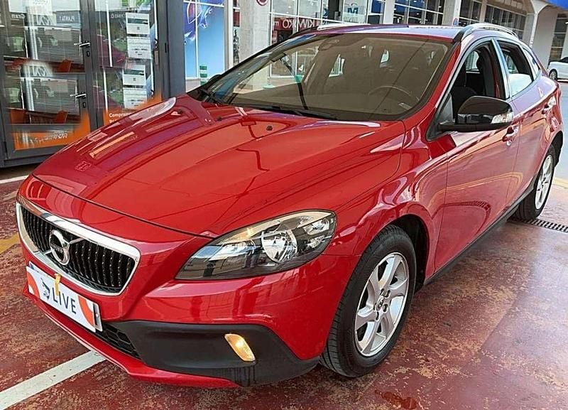 Rojo Usado 2017 Volvo V40 CC Familiar | 9990 € (Precio justo) - Imagen 1/4