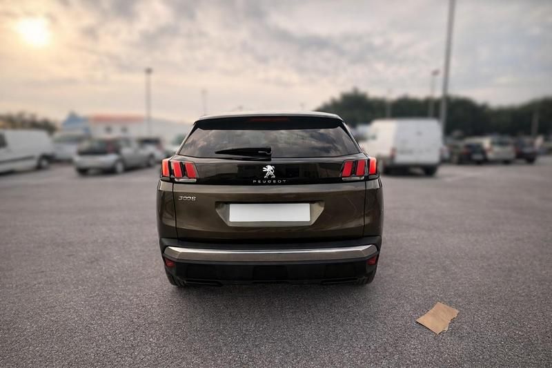 Usado Peugeot 3008 Allure 130 CV (95 kW) 2020 Marrón SUV