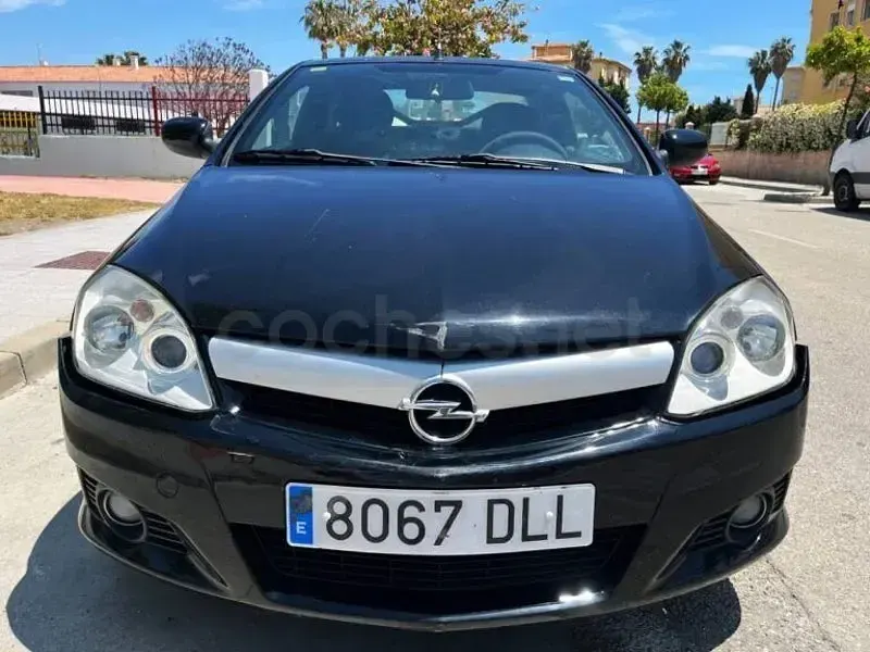 Usado Opel Tigra Sport 70 CV (51 kW) 2005 Negro Descapotable