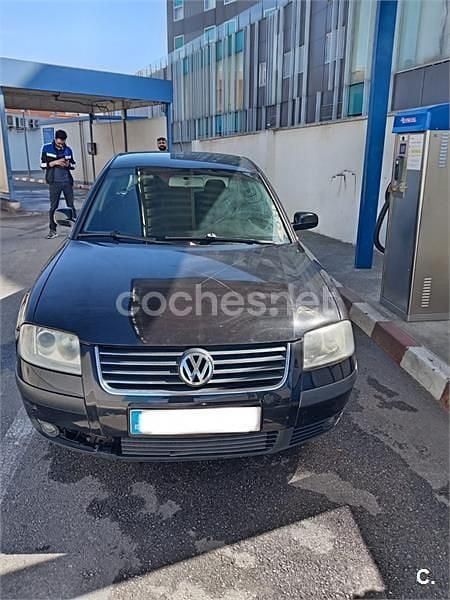 Usado VW Passat Trendline 130 CV (95 kW) 2003 Azul Berlina