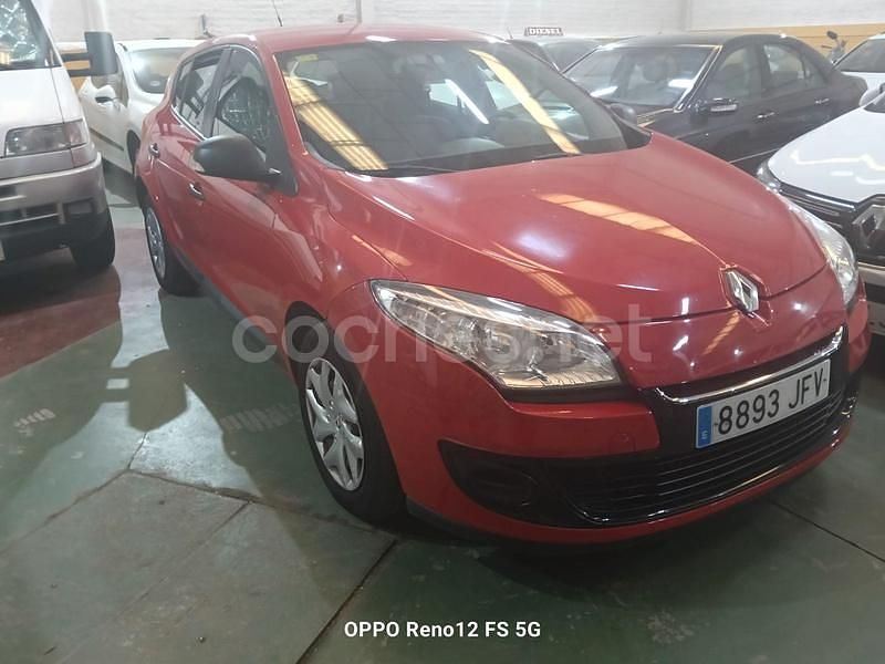 Usado Renault Mégane III Dynamique 110 CV (80 kW) 2012 Rojo Berlina