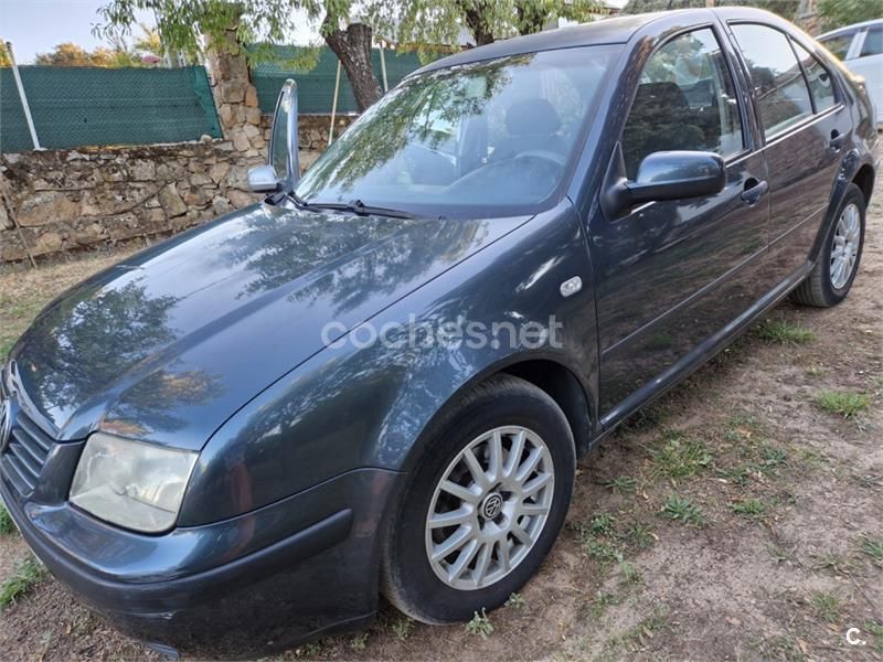 Verde Usado 2003 VW Bora Conceptline Berlina | 1900 € - Imagen 1/4