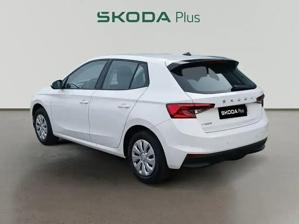 Usado Skoda Fabia 80 CV (58 kW) 2024 Blanco Berlina