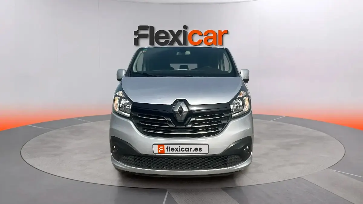 Usado Renault Trafic 120 CV (88 kW) 2018 Gris Monovolumen