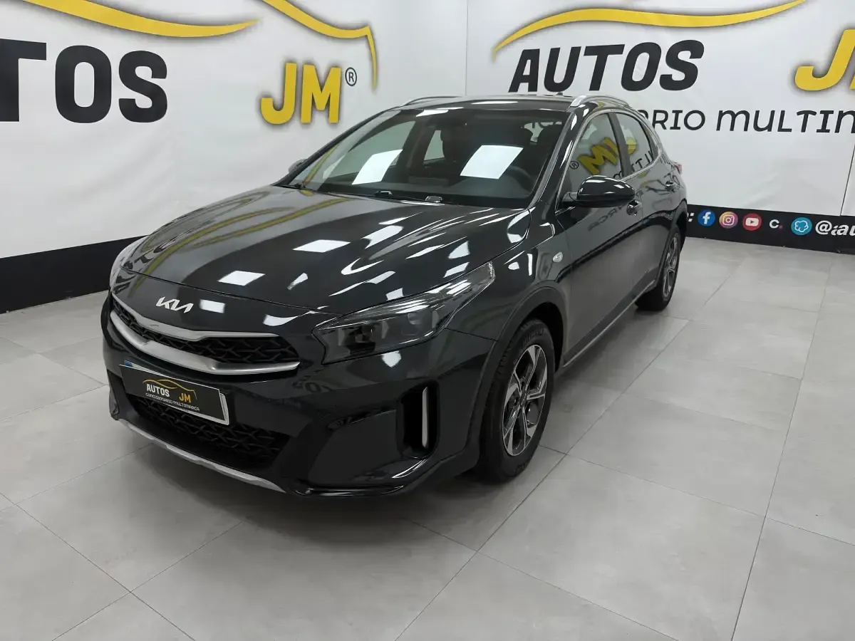 Usado Kia XCeed 120 CV (88 kW) 2023 Gris SUV
