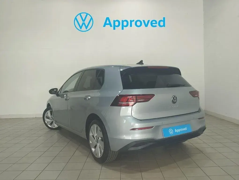 Usado VW Golf VIII 116 CV (85 kW) 2025 Gris plata Utilitario