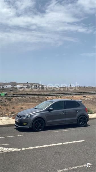Usado VW Polo Sport 90 CV (66 kW) 2013 Gris / plata Berlina
