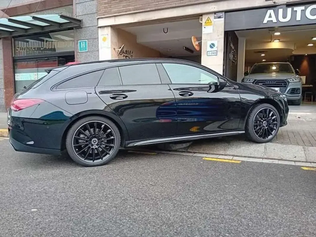 Usado Mercedes CLA250e Shooting Brake AMG 218 CV (160 kW) 2022 Negro Familiar