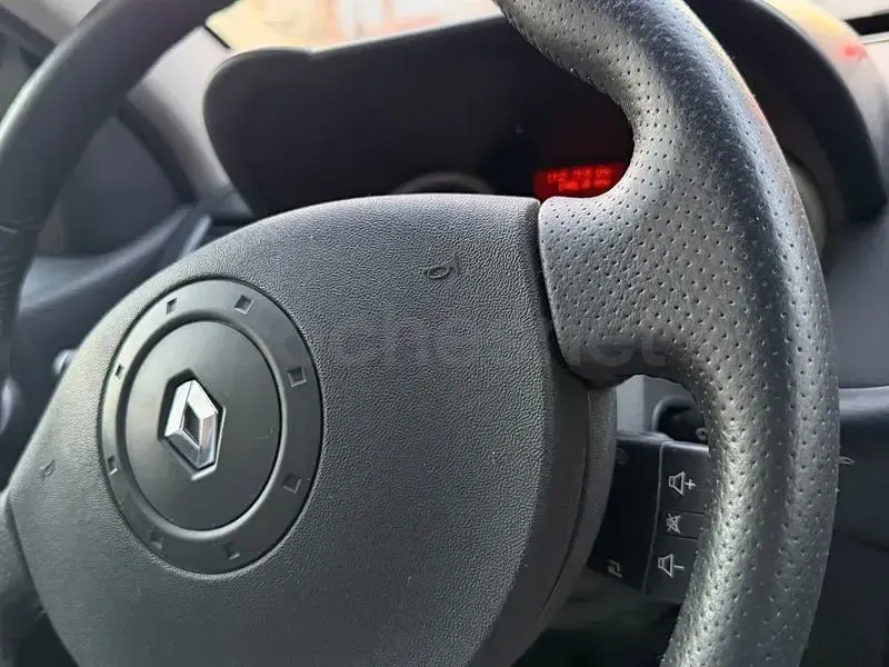 Usado Renault Mégane Dynamique 115 CV (84 kW) 2004 Granate Berlina