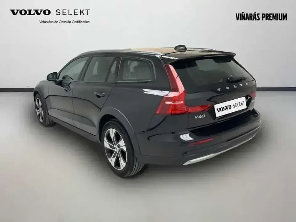 Usado Volvo V60 CC Core 197 CV (144 kW) 2023 Negro Familiar