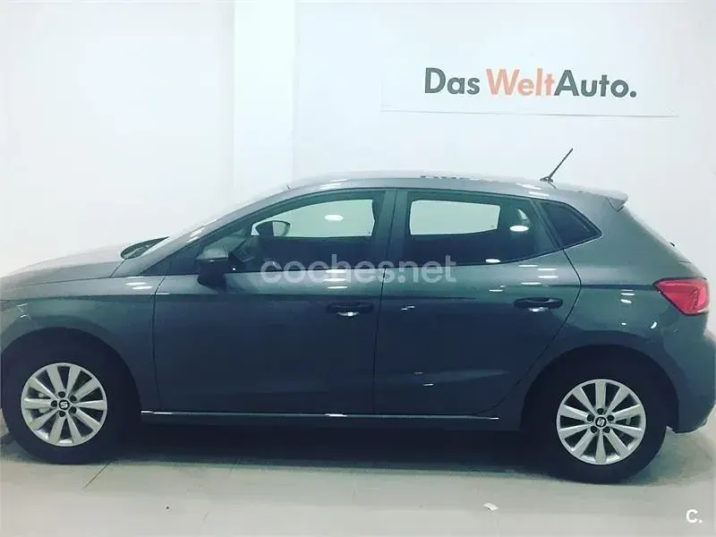 Usado Seat Ibiza Reference 90 CV (66 kW) 2018 Gris / plata Utilitario