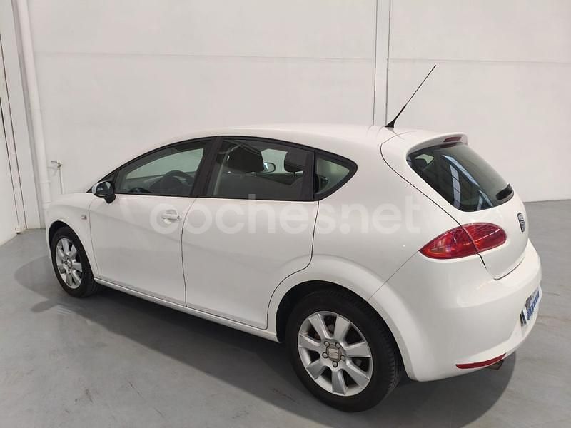 Usado Seat Leon Style 105 CV (77 kW) 2008 Blanco Berlina