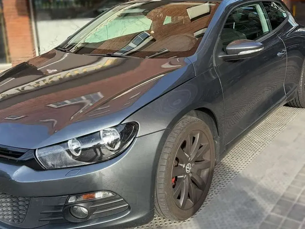 Usado VW Scirocco 160 CV (117 kW) 2011 Gris Coupe