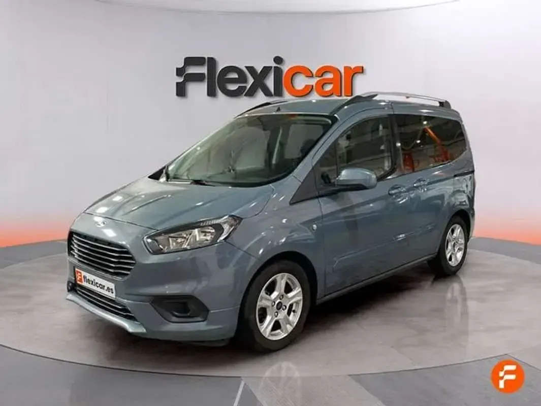 Usado Ford Tourneo Trend 102 CV (75 kW) 2019 Gris Van