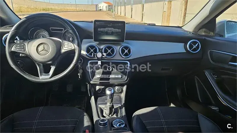 Usado Mercedes CLA200 Shooting Brake Urban 136 CV (100 kW) 2016 Gris / plata Familiar