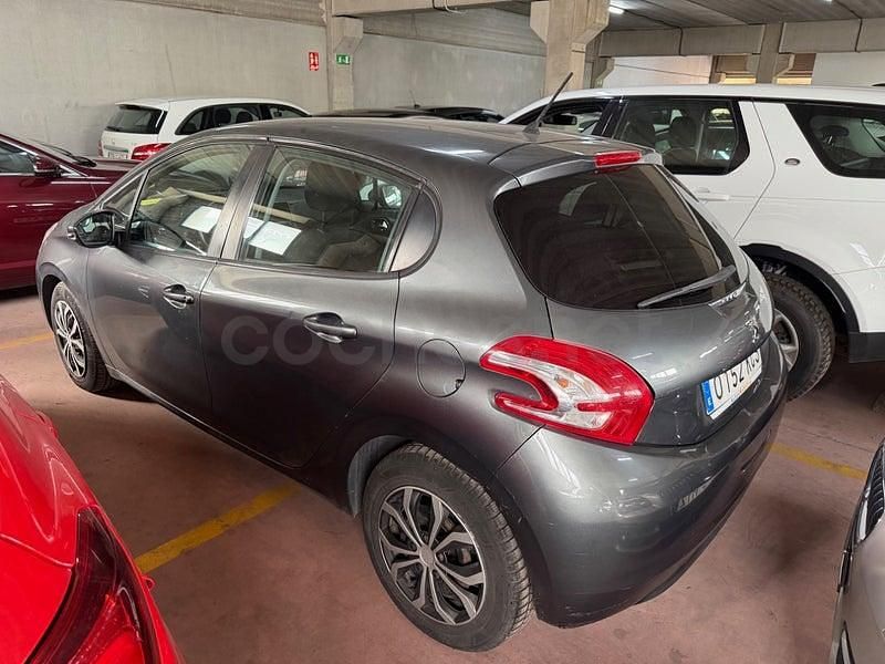 Usado Peugeot 208 68 CV (50 kW) 2014 Gris / plata Utilitario