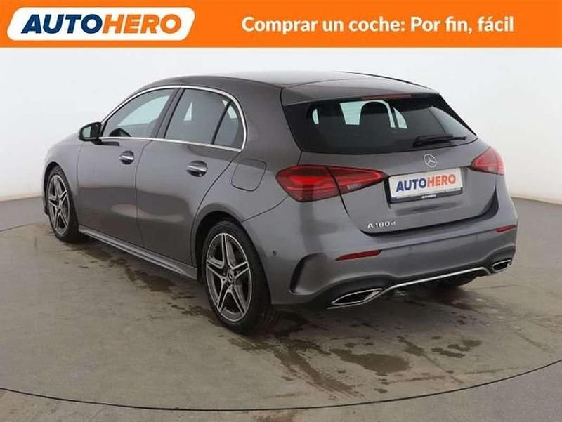 Usado Mercedes A180 AMG line 109 CV (80 kW) 2023 Gris Utilitario