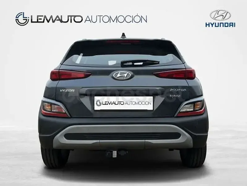 Usado Hyundai Kona 120 CV (88 kW) 2022 Gris / plata SUV