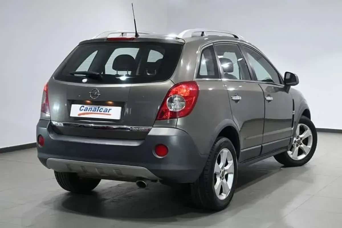 Usado Opel Antara Cosmo 150 CV (110 kW) 2007 Gris SUV