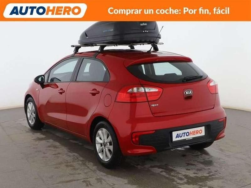 Usado Kia Rio 84 CV (61 kW) 2017 Rojo Utilitario