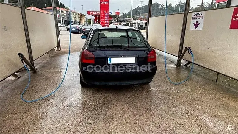 Usado Audi A3 Ambiente 110 CV (80 kW) 1997 Azul Utilitario