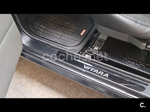 Usado Suzuki Vitara 90 CV (66 kW) 2001 Negro SUV