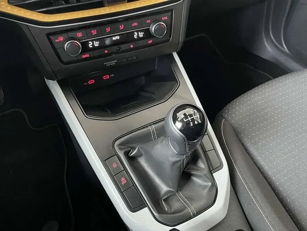 Usado Seat Arona Style 116 CV (85 kW) 2025 Blanco SUV