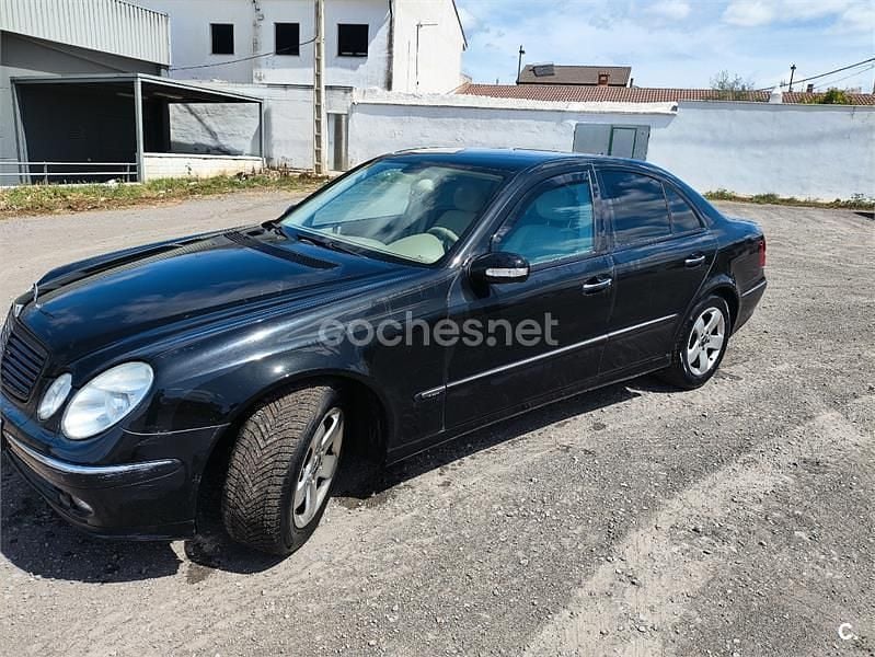 Usado Mercedes E270 Avantgarde 177 CV (130 kW) 2004 Negro Berlina