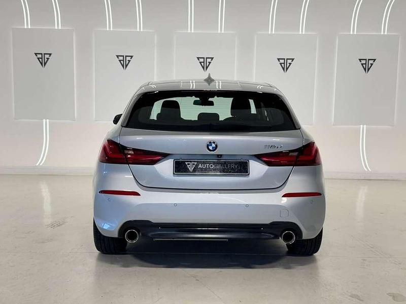 Usado BMW 118 Sport Line 150 CV (110 kW) 2020 Plateado Utilitario