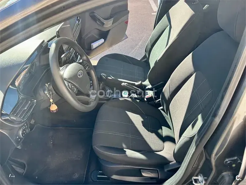 Usado Ford Fiesta Trend 75 CV (55 kW) 2020 Gris / plata Utilitario