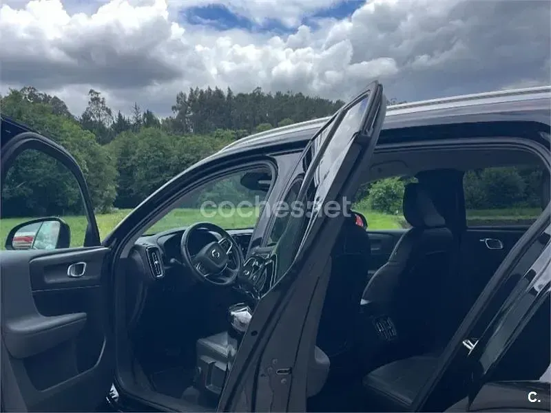 Usado Volvo XC40 Momentum 163 CV (119 kW) 2021 Negro SUV