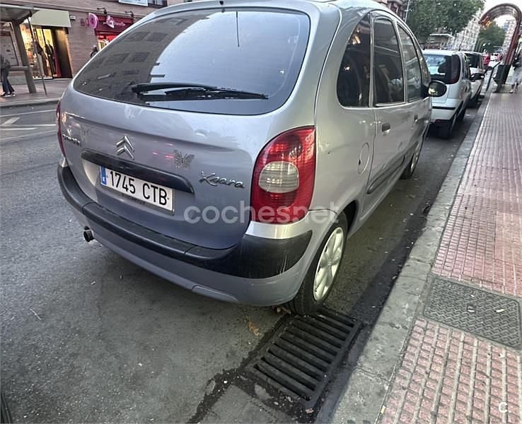 Gris / plata Usado 2004 Citroën Xsara Picasso Exclusive Monovolumen | 1150 € (Super precio) - Imagen 1/4