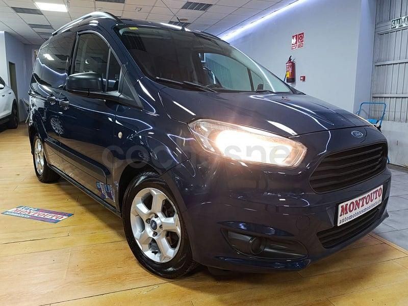 Usado Ford Tourneo Courier Ambiente 100 CV (73 kW) 2015 Azul Monovolumen