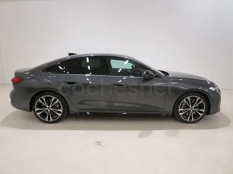 Usado Audi A5 204 CV (150 kW) 2025 Gris / plata Berlina