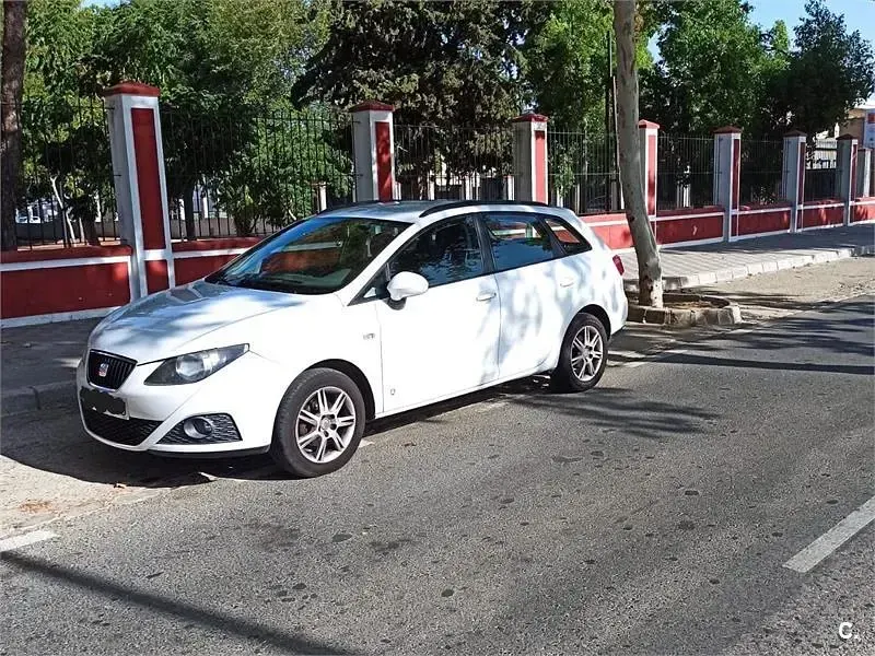 Usado Seat Ibiza ST Reference 90 CV (66 kW) 2012 Blanco Familiar