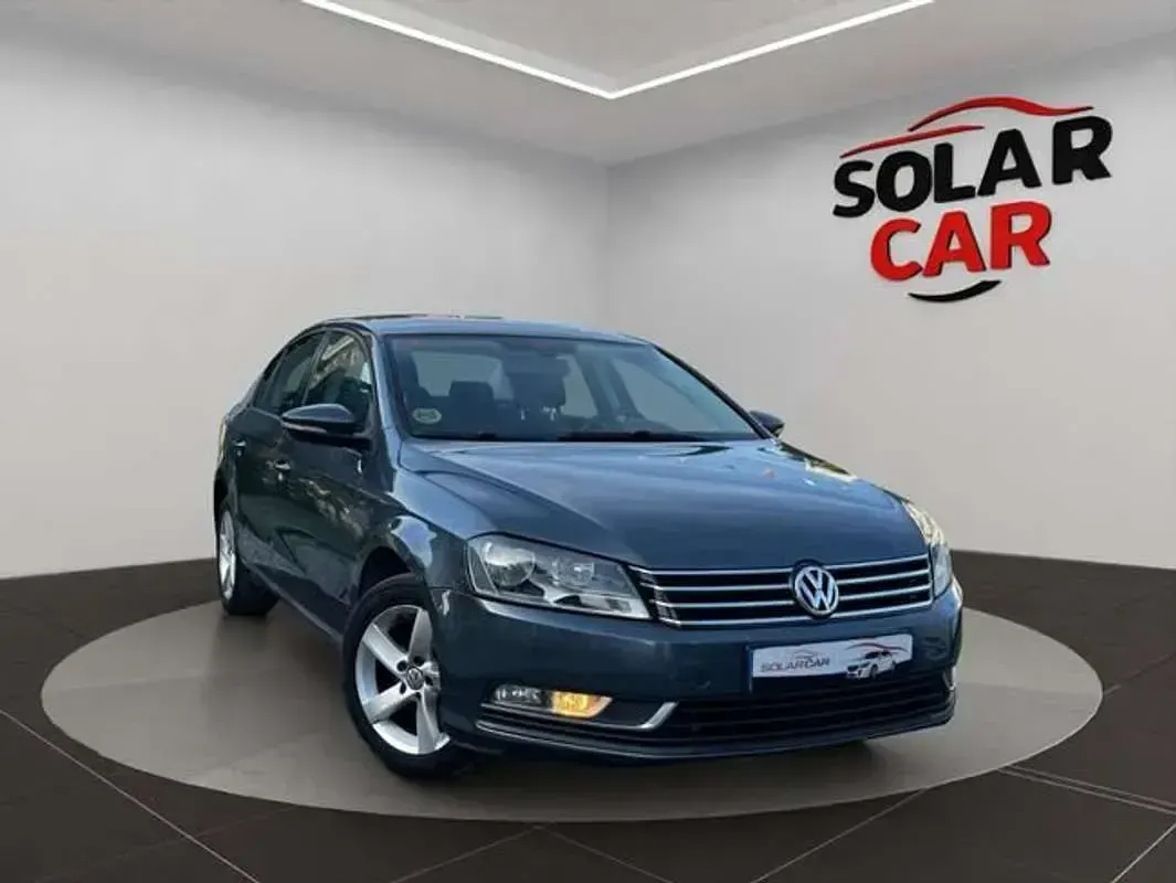 Usado VW Passat Advance 105 CV (77 kW) 2013 Gris Berlina