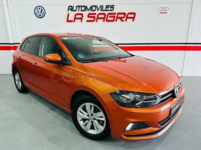 Usado VW Polo Advance 95 CV (69 kW) 2018 Naranja Berlina