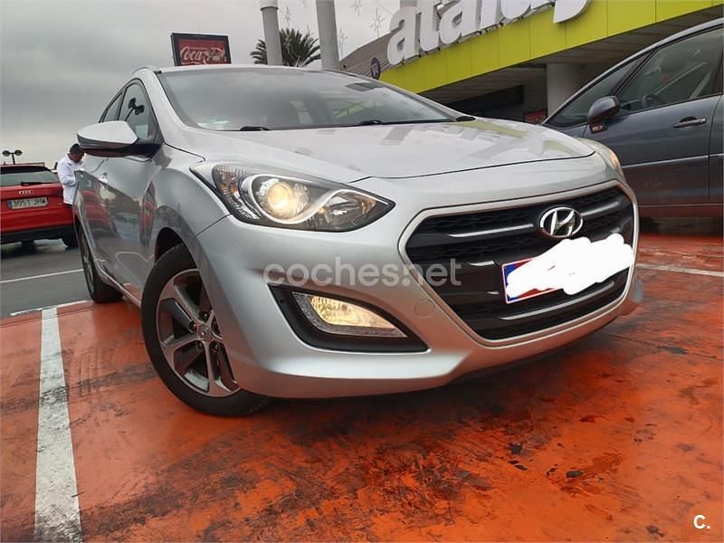 Gris / plata Usado 2017 Hyundai i30 GO! Berlina | 8900 € (Super precio) - Imagen 1/4