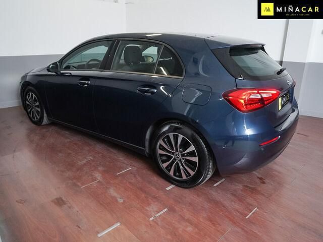 Usado Mercedes A180 116 CV (85 kW) 2020 Azul Utilitario