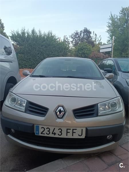 Beige Usado 2006 Renault Mégane II Privilege Berlina | 3600 € (Precio justo) - Imagen 1/4