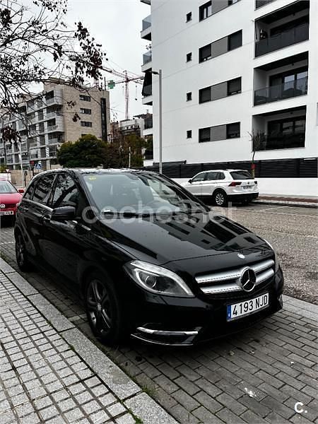 Usado Mercedes B180 109 CV (80 kW) 2014 Negro Monovolumen