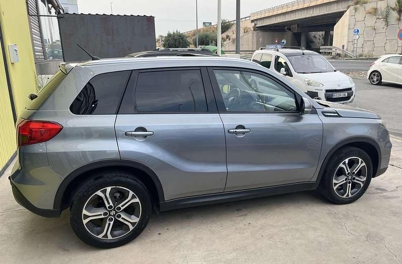 Usado Suzuki Vitara GLX 120 CV (88 kW) 2015 Azul SUV