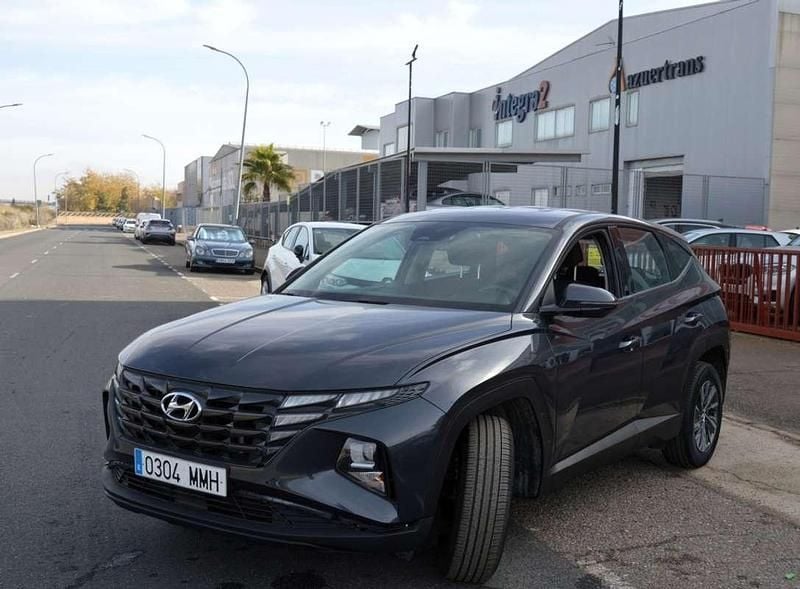 Usado Hyundai Tucson 150 CV (110 kW) 2024 Gris / plata SUV