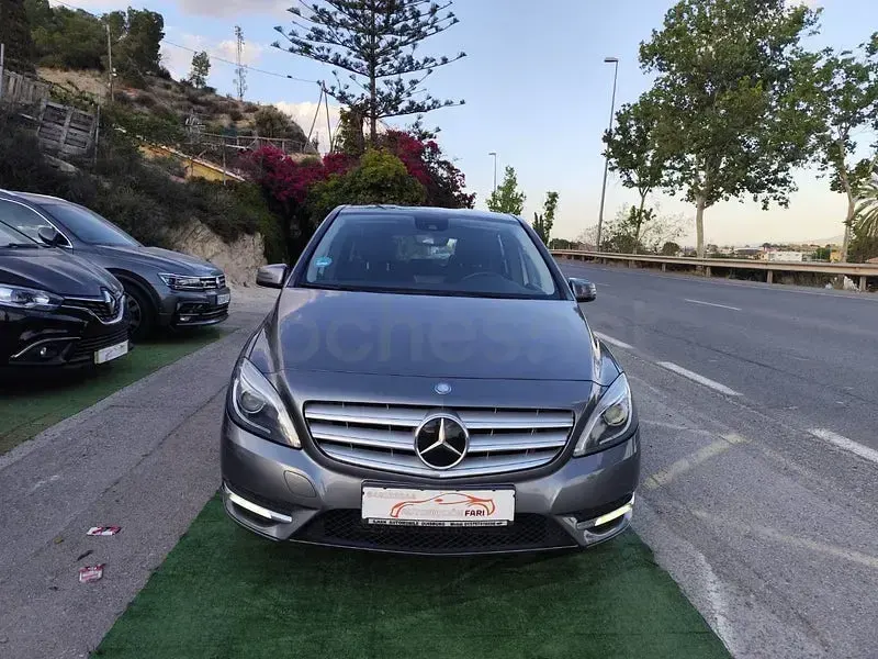 Usado Mercedes B200 136 CV (100 kW) 2012 Gris / plata Utilitario