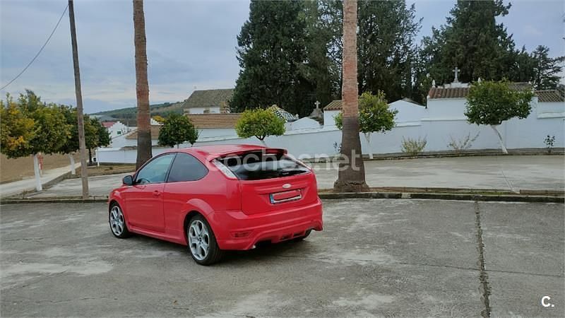 Usado Ford Focus Trend 115 CV (84 kW) 2008 Rojo Berlina